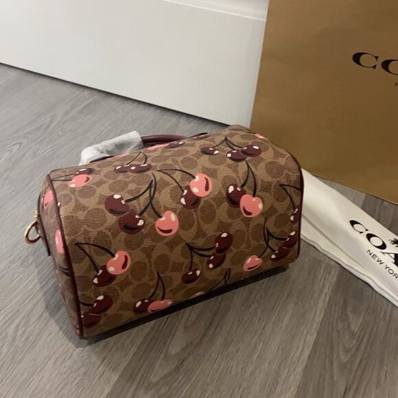 COACH Boston Pillow Bag Teri Cherry Size: 24.5*15*7 cm - Picture 6 of 8